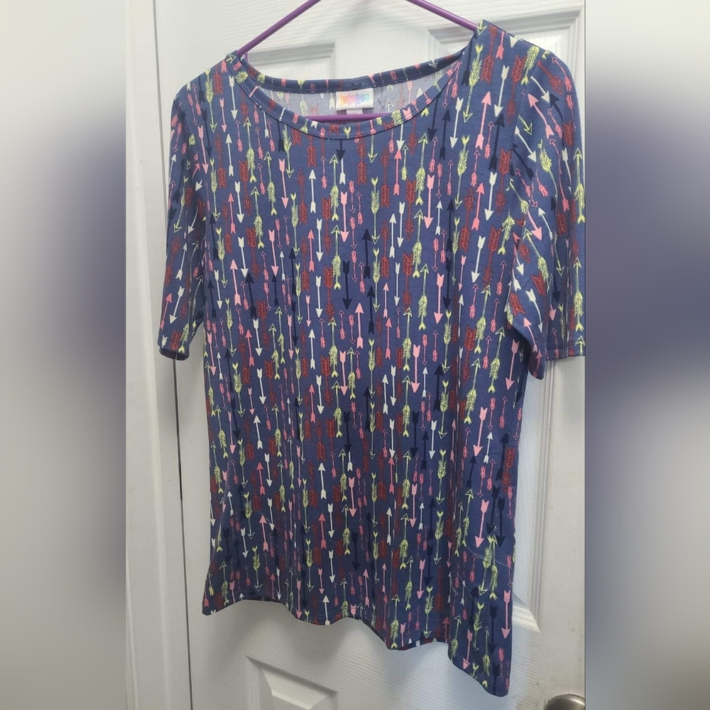 Med size classic  t with arrows